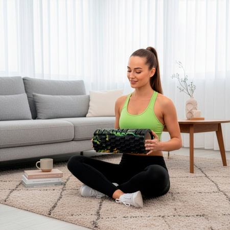 Roller fitness do masażu ciała, średnio twardy, wałek z wypustkami, czarny